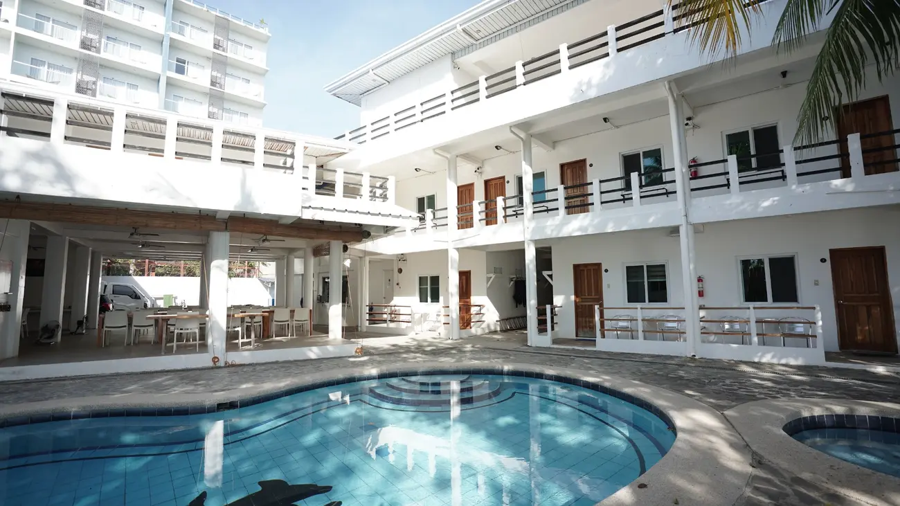Bohol resort courtyard and pool